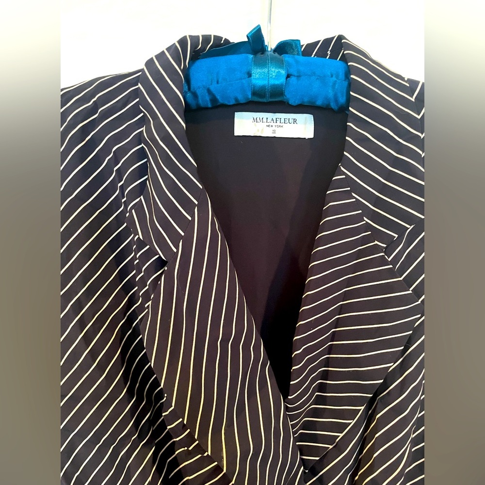 MM LaFleur size 10 navy white stripe dress with pockets!